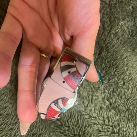 WOMENS Gucci Watch. Brand new. Never worn. Comes with box. - Picture 8 of 8